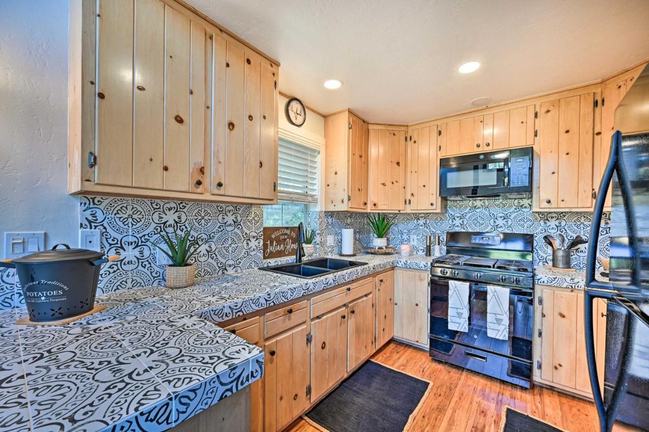 Inviting Julian Home With Scenic View And Hot Tub Exterior photo