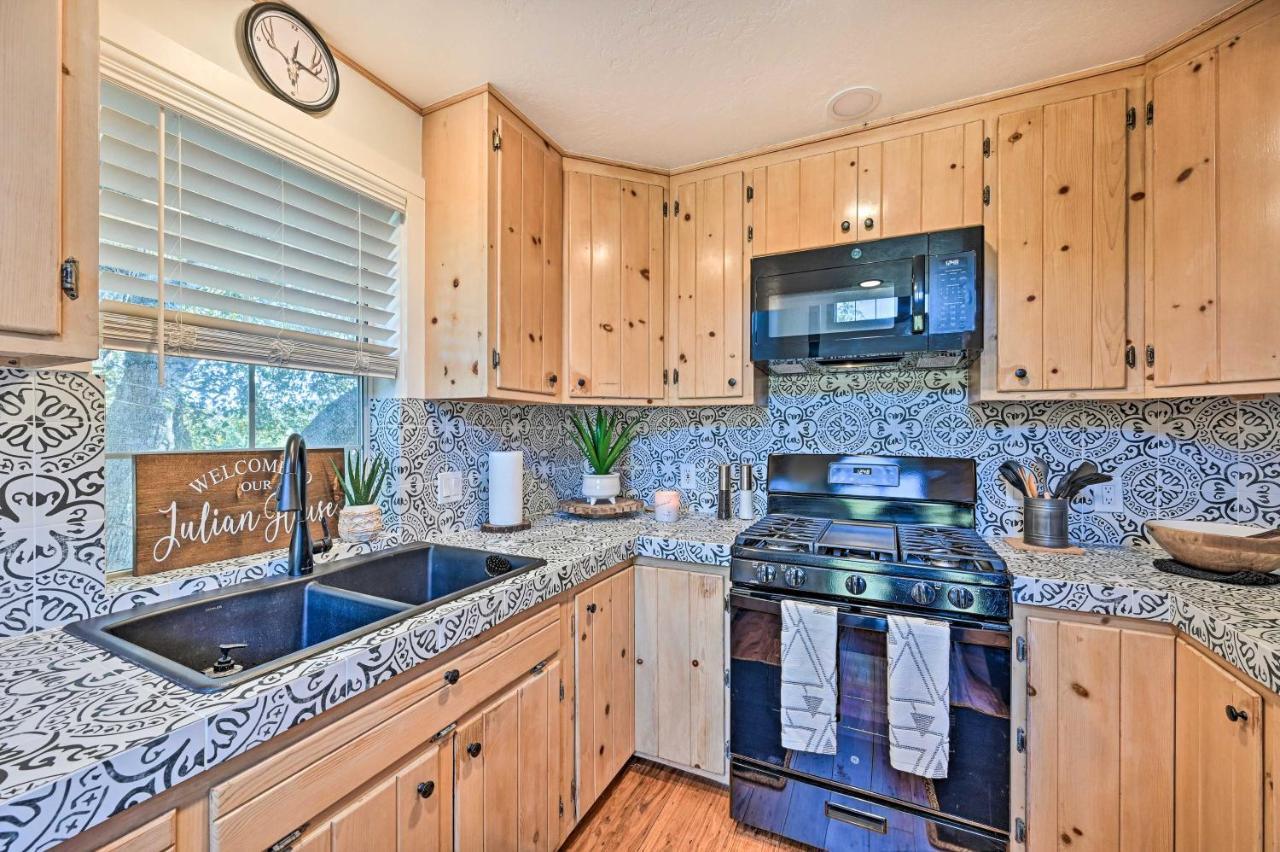 Inviting Julian Home With Scenic View And Hot Tub Exterior photo
