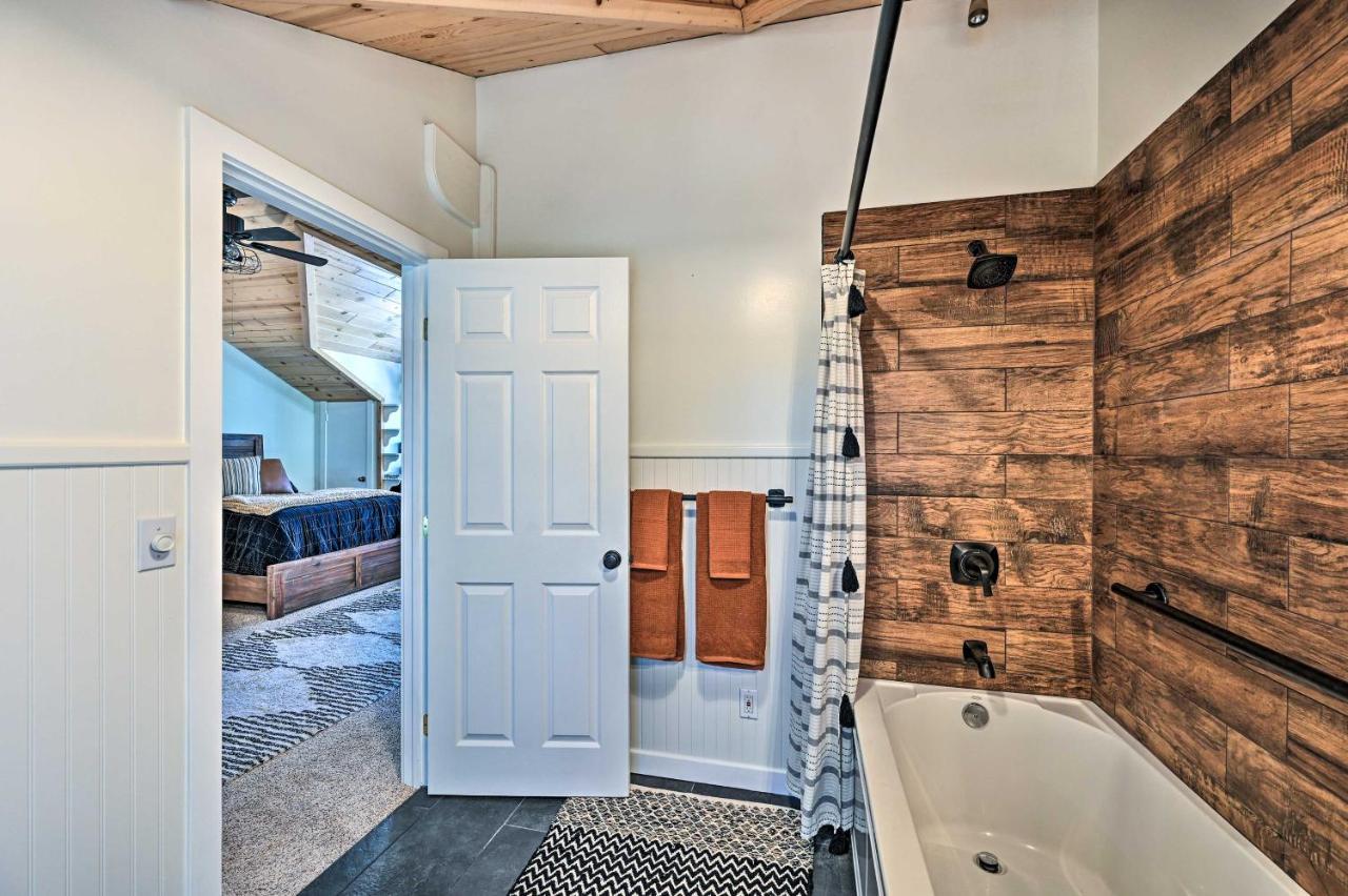 Inviting Julian Home With Scenic View And Hot Tub Exterior photo